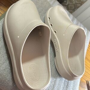 Ladies size 9 OOFOS RECOVERY SHOES
EXCELLENT CONDITION